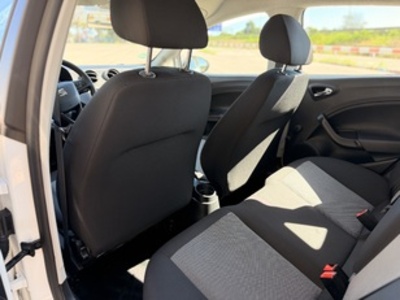 SEAT Ibiza 1.4 TDI Style Connect 66 kW (90 CV) SEAT Ibiza 1.4 TDI Style Connect 66 kW (90 CV)