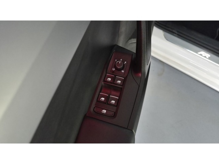 SEATLeón 2.0 TDI S&S FR 110 kW (150 CV) Vehículo usado en Barcelona - 38 SEATLeón 2.0 TDI S&S FR 110 kW (150 CV) Vehículo usado en Barcelona - 38