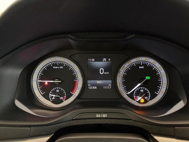 SkodaKaroq 1.6 TDI Ambition DSG 85 kW (115 CV) KM0 en Barcelona - 19