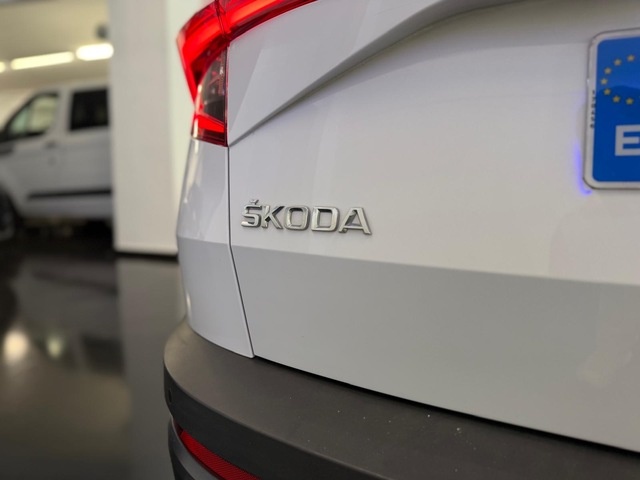 SkodaKaroq 1.6 TDI Ambition DSG 85 kW (115 CV) KM0 en Barcelona - 29