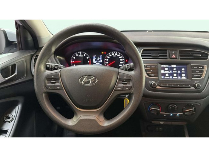 Hyundaii20 1.2 MPI Essence LE 55 kW (75 CV) Vehículo usado en Barcelona - 11 Hyundaii20 1.2 MPI Essence LE 55 kW (75 CV) Vehículo usado en Barcelona - 11