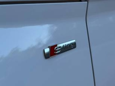 Audi Q5 S line 40 TDI quattro ultra 150 kW (204 CV) S tronic Audi Q5 S line 40 TDI quattro ultra 150 kW (204 CV) S tronic
