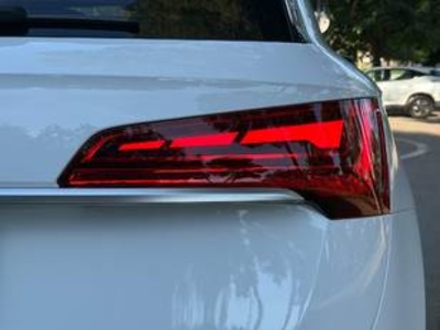 Audi Q5 S line 40 TDI quattro ultra 150 kW (204 CV) S tronic Audi Q5 S line 40 TDI quattro ultra 150 kW (204 CV) S tronic