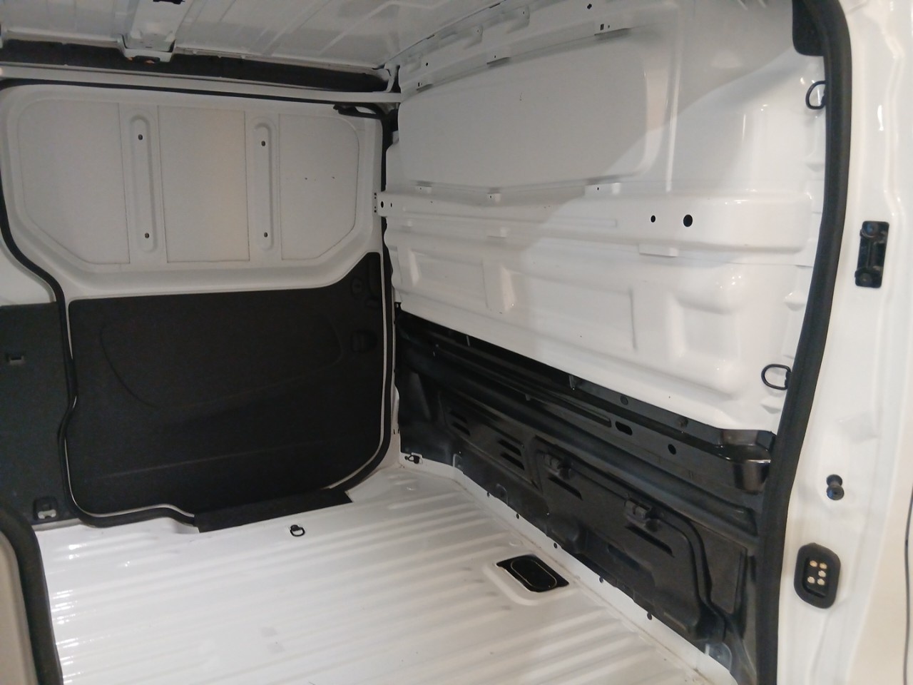 Renault Trafic Furgon E-Tech L2 H1 52kW 90 kW (122 CV) - foto 15 de Renault Trafic Furgon