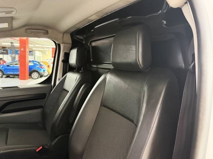 PeugeotExpert Furgon BlueHDi 120 Standard Premium 88 kW (120 CV) Vehículo usado en Barcelona - 4 PeugeotExpert Furgon BlueHDi 120 Standard Premium 88 kW (120 CV) Vehículo usado en Barcelona - 4