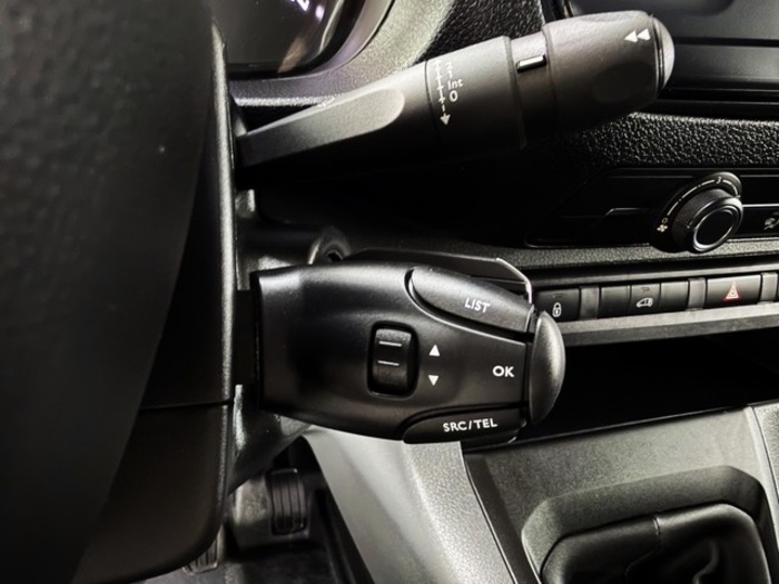 PeugeotExpert Furgon BlueHDi 120 Standard Premium 88 kW (120 CV) Vehículo usado en Barcelona - 14 PeugeotExpert Furgon BlueHDi 120 Standard Premium 88 kW (120 CV) Vehículo usado en Barcelona - 14