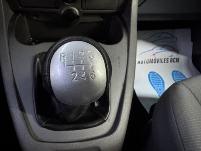 SsangyongRodius 2.0 e-Xdi Premium 114 kW (155 CV) Vehículo usado en Barcelona - 14 SsangyongRodius 2.0 e-Xdi Premium 114 kW (155 CV) Vehículo usado en Barcelona - 14