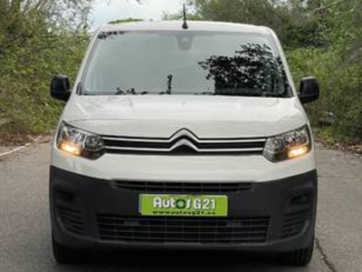 Citroen Berlingo BlueHDi 100 S&S Talla M Feel 75 kW (102 CV) Citroen Berlingo BlueHDi 100 S&S Talla M Feel 75 kW (102 CV)