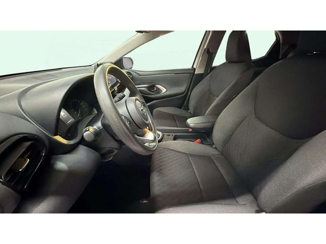 ToyotaYaris 120H Business Plus 85 kW (116 CV) Vehículo usado en Barcelona - 9
