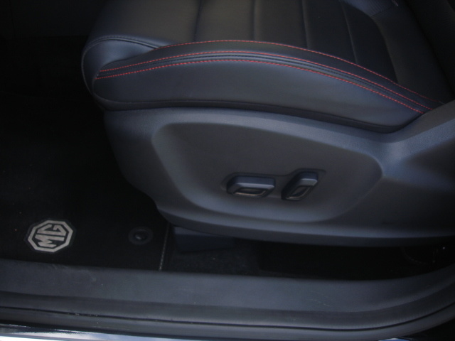 MGZS 1.0T Luxury 82 kW (111 CV) Vehículo usado en Barcelona - 9
