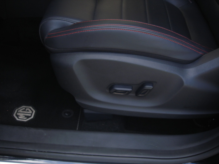 MGZS 1.0T Luxury 82 kW (111 CV) Vehículo usado en Barcelona - 9 MGZS 1.0T Luxury 82 kW (111 CV) Vehículo usado en Barcelona - 9