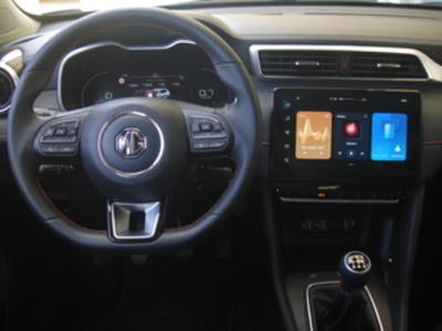 MG ZS 1.0T Luxury 82 kW (111 CV) MG ZS 1.0T Luxury 82 kW (111 CV)