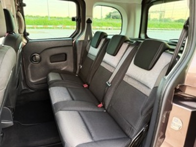 Renault Kangoo Combi Expression M1-AF Energy TCe 85 kW (115 CV) Renault Kangoo Combi Expression M1-AF Energy TCe 85 kW (115 CV)