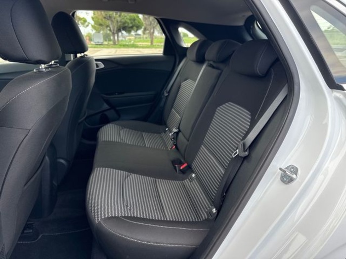KiaCeed 1.0 MHEV Drive DCT 74 kW (100 CV) Vehículo usado en Barcelona - 9 KiaCeed 1.0 MHEV Drive DCT 74 kW (100 CV) Vehículo usado en Barcelona - 9