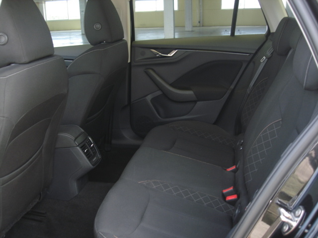 SkodaKamiq 1.0 TSI Ambition 81 kW (110 CV) Vehículo usado en Barcelona - 9