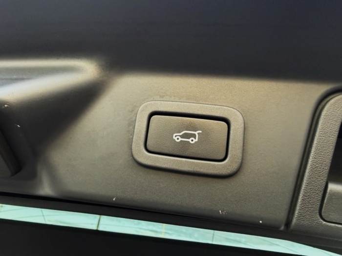 Land RoverRange Rover Velar 2.0D I4 MHEV S 4WD Auto 150 kW (204 CV) Vehículo usado en Barcelona - 35 Land RoverRange Rover Velar 2.0D I4 MHEV S 4WD Auto 150 kW (204 CV) Vehículo usado en Barcelona - 35