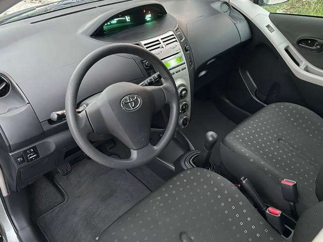 ToyotaYaris 1.3 VVT-i Sol 64 kW (87 CV) Vehículo usado en Barcelona - 2