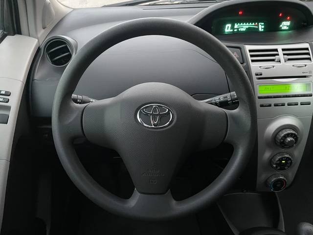 ToyotaYaris 1.3 VVT-i Sol 64 kW (87 CV) Vehículo usado en Barcelona - 14