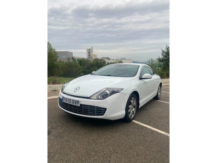 RenaultLaguna Coupe 2.0 dCi Emotion Plus 110 kW (150 CV) Vehículo usado en Barcelona - 1 RenaultLaguna Coupe 2.0 dCi Emotion Plus 110 kW (150 CV) Vehículo usado en Barcelona - 1
