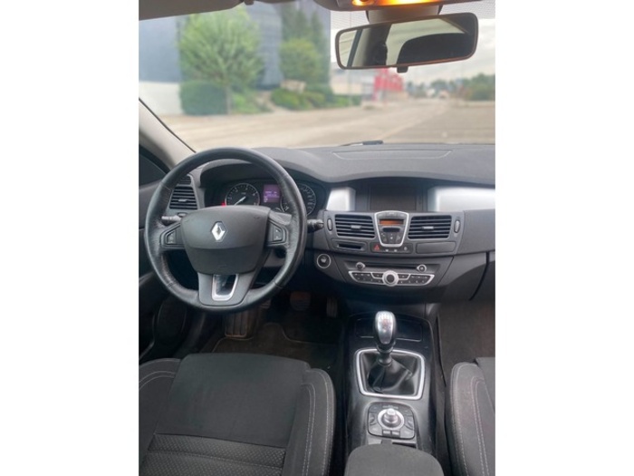 RenaultLaguna Coupe 2.0 dCi Emotion Plus 110 kW (150 CV) Vehículo usado en Barcelona - 12 RenaultLaguna Coupe 2.0 dCi Emotion Plus 110 kW (150 CV) Vehículo usado en Barcelona - 12