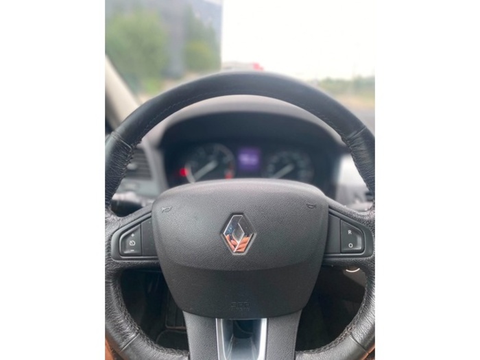 RenaultLaguna Coupe 2.0 dCi Emotion Plus 110 kW (150 CV) Vehículo usado en Barcelona - 15 RenaultLaguna Coupe 2.0 dCi Emotion Plus 110 kW (150 CV) Vehículo usado en Barcelona - 15