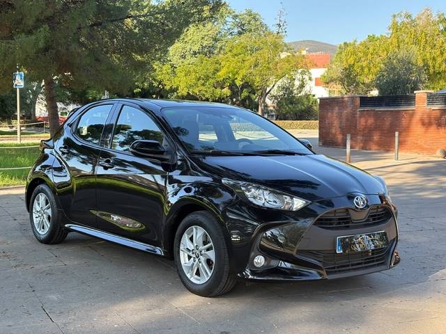 ToyotaYaris 120H Business Plus 85 kW (116 CV) Vehículo usado en Barcelona - 3