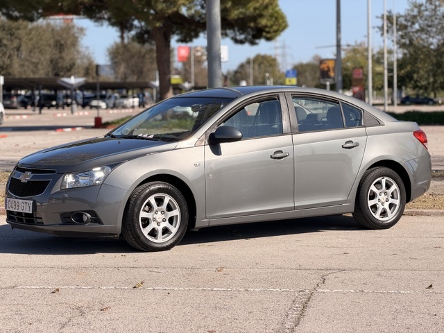 ChevroletCruze 2.0 VCDi 16v LS+ Clima 92 kW (125 CV) Vehículo usado en Barcelona - 2