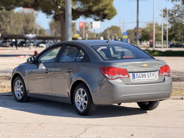 ChevroletCruze 2.0 VCDi 16v LS+ Clima 92 kW (125 CV) Vehículo usado en Barcelona - 4