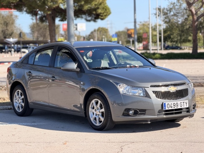 ChevroletCruze 2.0 VCDi 16v LS+ Clima 92 kW (125 CV) Vehículo usado en Barcelona - 10 ChevroletCruze 2.0 VCDi 16v LS+ Clima 92 kW (125 CV) Vehículo usado en Barcelona - 10