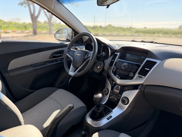 ChevroletCruze 2.0 VCDi 16v LS+ Clima 92 kW (125 CV) Vehículo usado en Barcelona - 14
