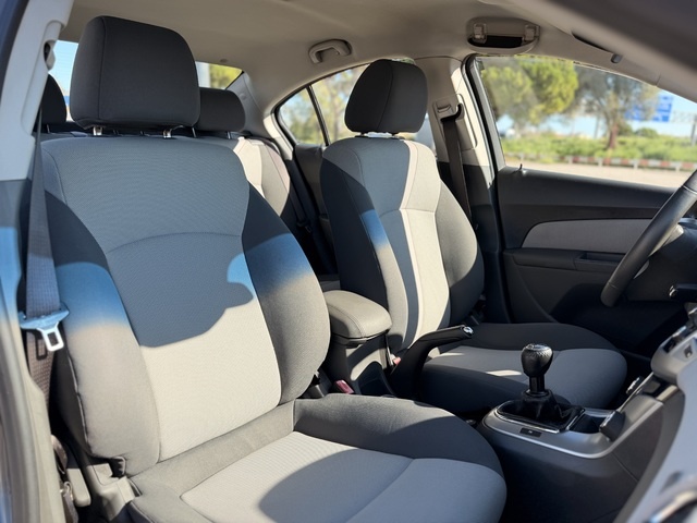 ChevroletCruze 2.0 VCDi 16v LS+ Clima 92 kW (125 CV) Vehículo usado en Barcelona - 15
