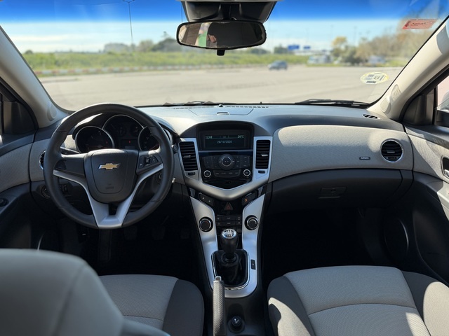 ChevroletCruze 2.0 VCDi 16v LS+ Clima 92 kW (125 CV) Vehículo usado en Barcelona - 20