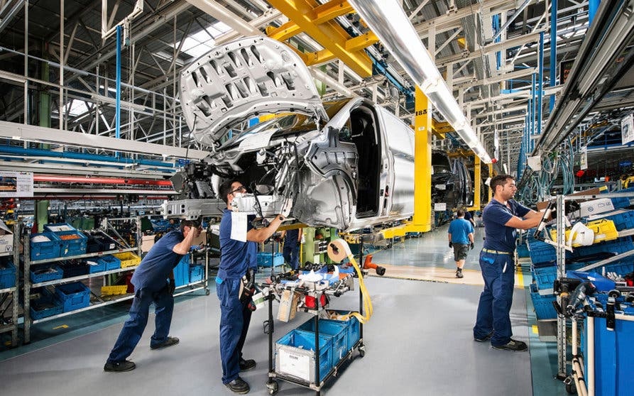 Las primeras unidades del Mercedes-Benz EQV salen de la fábrica de Vitoria