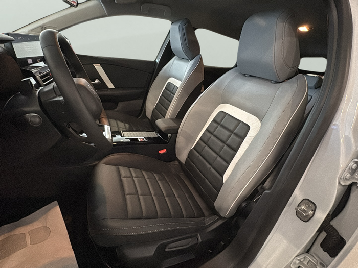 Citroen C4 Hybrid 145 Business Edition e-DCS6 107 kW (145 CV) 10 Citroen C4 Hybrid 145 Business Edition e-DCS6 107 kW (145 CV) 10