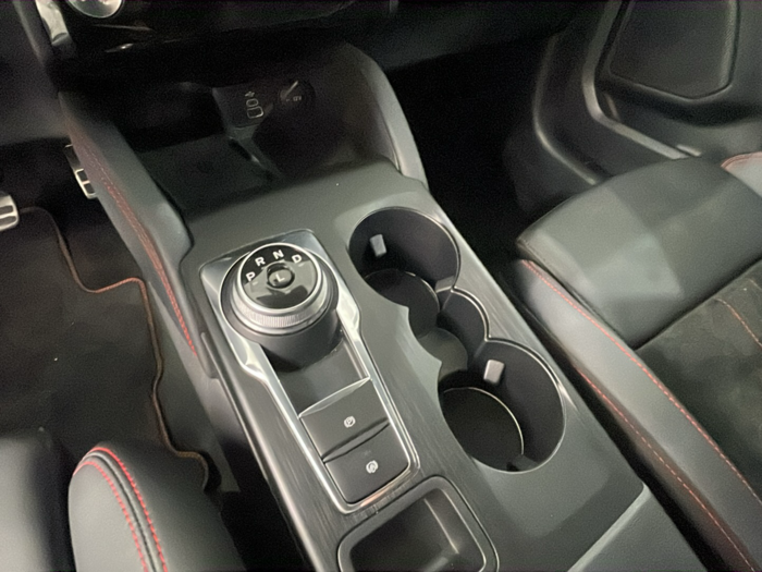 Ford Kuga 2.5 Duratec FHEV ST-Line Auto 132 kW (180 CV) 15 Ford Kuga 2.5 Duratec FHEV ST-Line Auto 132 kW (180 CV) 15