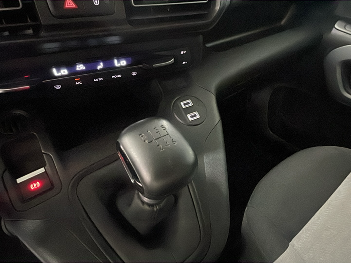 Citroen Berlingo BlueHDi 100 S&S Plus Talla M 75 kW (102 CV) 15 Citroen Berlingo BlueHDi 100 S&S Plus Talla M 75 kW (102 CV) 15