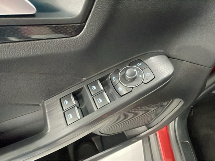 Ford Kuga 2.5 Duratec FHEV ST-Line Auto 140 kW (190 CV) 12 Ford Kuga 2.5 Duratec FHEV ST-Line Auto 140 kW (190 CV) 12