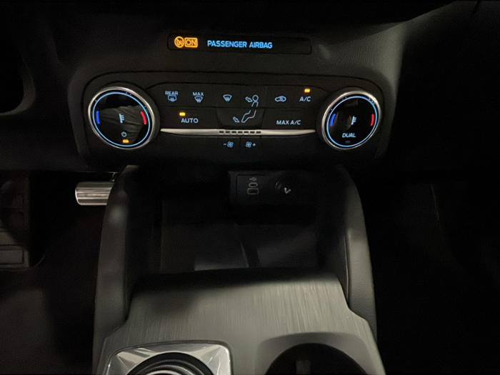 Ford Kuga 2.5 Duratec PHEV ST-Line X Auto 165 kW (225 CV) 16 Ford Kuga 2.5 Duratec PHEV ST-Line X Auto 165 kW (225 CV) 16