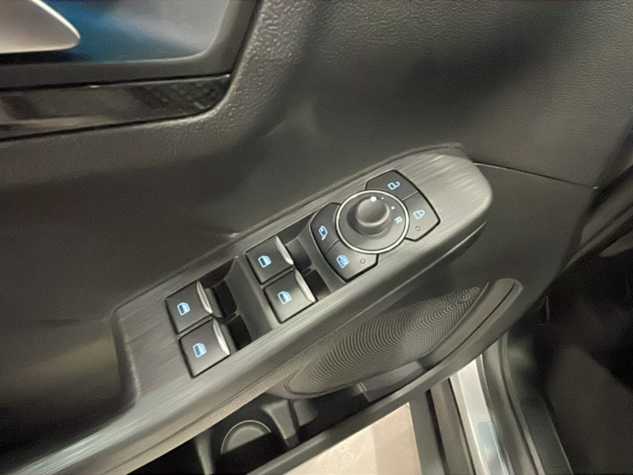 Ford Kuga 2.5 Duratec PHEV ST-Line X Auto 165 kW (225 CV) 12 Ford Kuga 2.5 Duratec PHEV ST-Line X Auto 165 kW (225 CV) 12