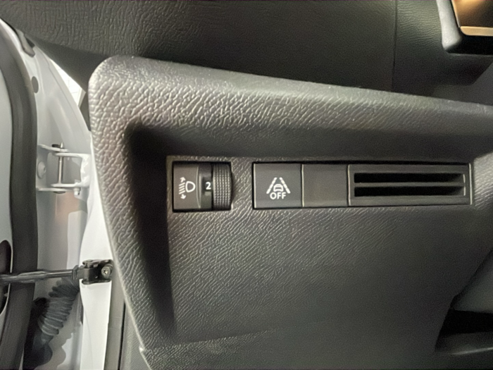 Citroen C4 PureTech 130 S&S Plus EAT8 96 kW (131 CV) 13 Citroen C4 PureTech 130 S&S Plus EAT8 96 kW (131 CV) 13