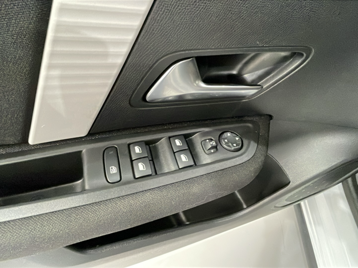Citroen C4 PureTech 130 S&S Plus EAT8 96 kW (131 CV) 12 Citroen C4 PureTech 130 S&S Plus EAT8 96 kW (131 CV) 12