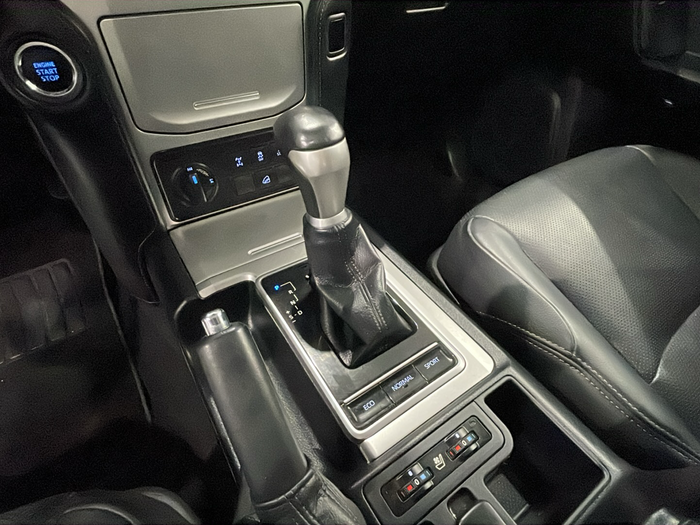 Toyota Land Cruiser D-4D Limited Auto 130 kW (177 CV) Vehículo usado en Lleida Toyota Land Cruiser D-4D Limited Auto 130 kW (177 CV) Vehículo usado en Lleida