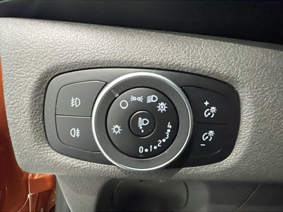 Ford Transit Custom Kombi 2.0 TDCI MHEV 340 L2 Trend 96 kW (130 CV) 13 Ford Transit Custom Kombi 2.0 TDCI MHEV 340 L2 Trend 96 kW (130 CV) 13