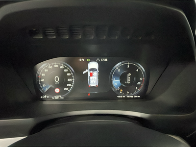 Volvo XC90 D5 Momentum B AWD Auto 173 kW (235 CV) 15 Volvo XC90 D5 Momentum B AWD Auto 173 kW (235 CV) 15