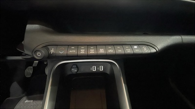 Jeep Avenger 1.2 G Altitude 74 kW (100 CV) 9 Jeep Avenger 1.2 G Altitude 74 kW (100 CV) 9