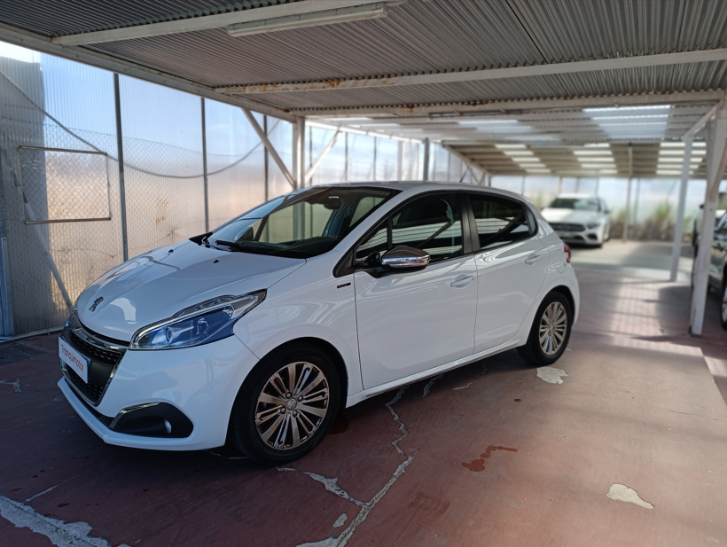 Peugeot 208 BlueHDi 100 S&S Signature 73 kW (99 CV) 2