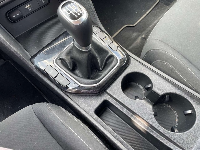 Kia Sportage 1.6 T-GDi Drive 4x2 118 kW (160 CV) Vehículo usado en Sevilla Kia Sportage 1.6 T-GDi Drive 4x2 118 kW (160 CV) Vehículo usado en Sevilla