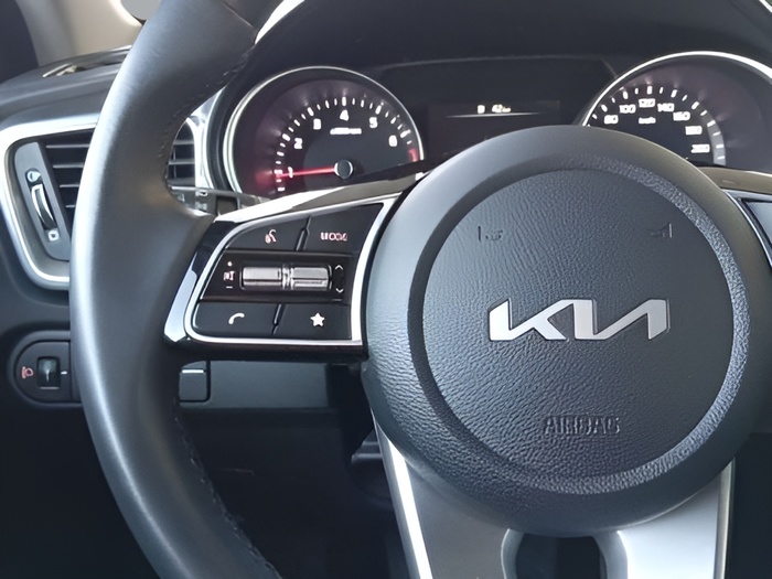 Kia Ceed 1.6 MHEV iMT Drive 100 kW (136 CV) KM0 en Sevilla Kia Ceed 1.6 MHEV iMT Drive 100 kW (136 CV) KM0 en Sevilla