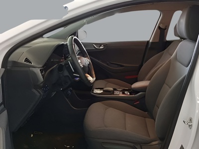 Hyundai Ioniq EV Tecno 100 kW (136 CV) 8 Hyundai Ioniq EV Tecno 100 kW (136 CV) 8