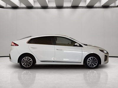 Hyundai Ioniq EV Tecno 100 kW (136 CV) 2 Hyundai Ioniq EV Tecno 100 kW (136 CV) 2